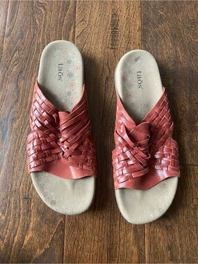 Taos Guru Slide Sandals SZ 10 women’s brownish burgundy